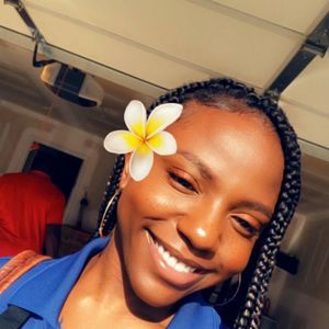 Meet your Posher, Alexis